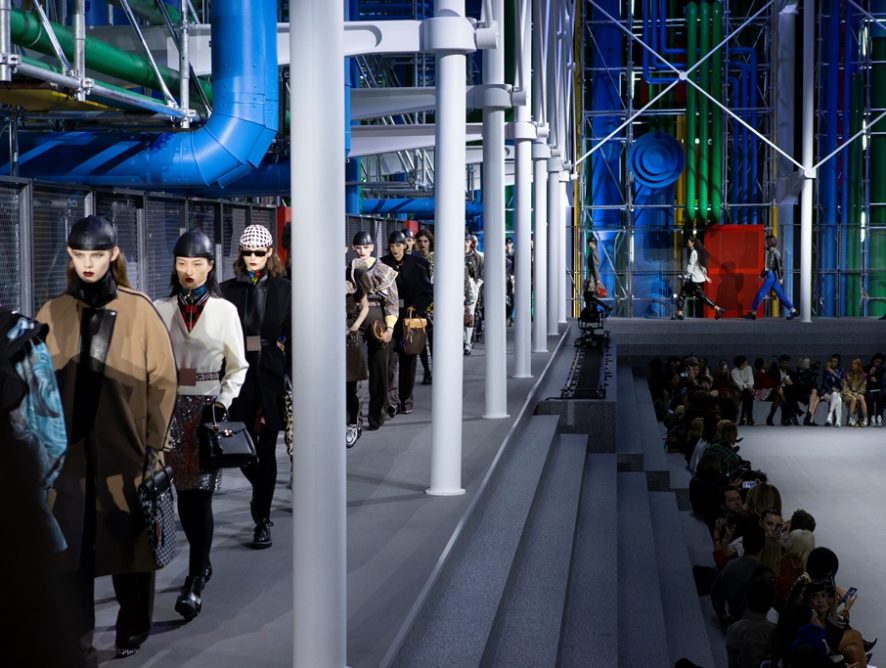 Показ Louis Vuitton закрыл парижскую неделю моды