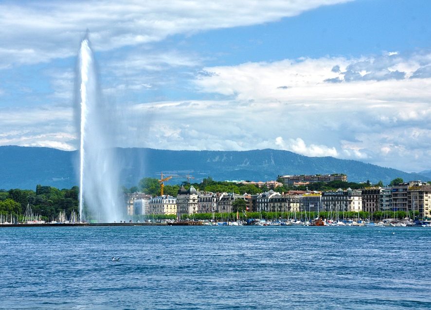 Женева будет давать туристам деньги на расходы
