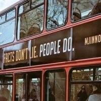 С лондонских автобусов уберут рекламу “невиновного” Майкла Джексона