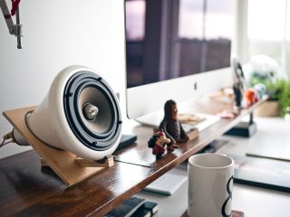 Музыка в офисе улучшает настроение сотрудников: исследование