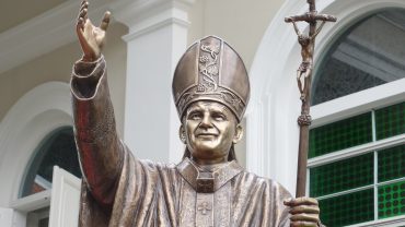 Почему у католиков есть Папа Римский и зачем церкви понадобился управляющий