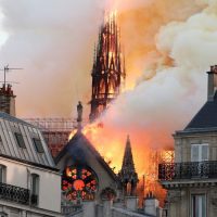 “Леди Парижа в огне”:  мир с болью отреагировал на пожар в Нотр-Дам де Пари