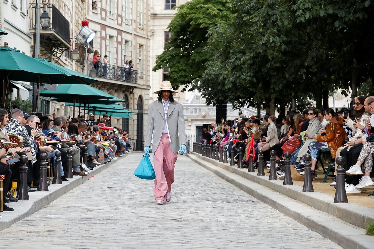 Цветочные принты и соломенные шляпки: Вирджил Абло показал мужскую линию Louis Vuitton 2020