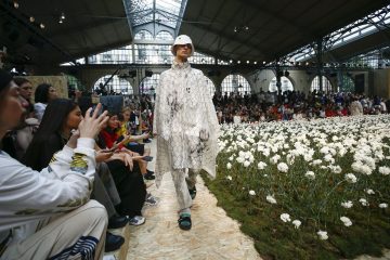 Куртки из денима и непринужденность: Вирджил Абло в Париже презентовал новую коллекцию Off-White