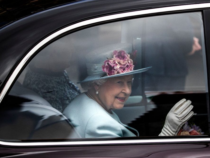Королева Елизавета II поддержала принца Гарри и Меган Маркл
