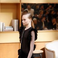 Отличница в библиотеке: Chanel в Гран-Пале показали кутюрную коллекцию