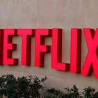 Netflix откажется от сцен с курением в фильмах и сериалах