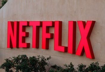 Netflix откажется от сцен с курением в фильмах и сериалах
