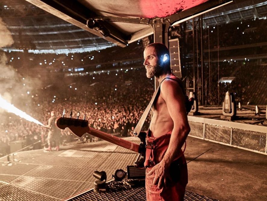 Музыканты Rammstein поддержали российское ЛГБТ-сообщество поцелуем