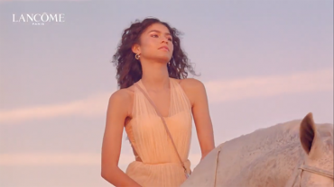 Зендая в роли наездницы появилась в новом рекламном ролике Lancôme