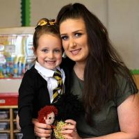 Первый день в школе: пятилетняя девочка из Шотландии стала звездой Сети