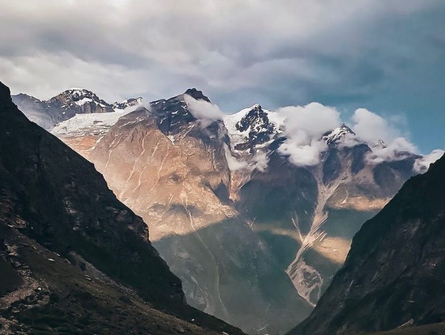 Покорение Эвереста: для альпинистов установят новые правила