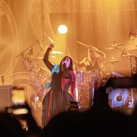 Evanescence в новом клипе показали, как проводят карантин