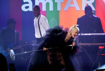 Кристина Агилера в фантазийном образе посетила вечер amfAR Gala в Лос-Анджелесе
