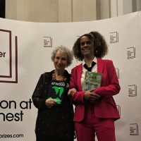 Нарушили правила: Букеровскую премию 2019 присудили сразу двум авторам