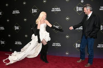 Ким Кардашян, Крис Дженнер и Гвен Стефани: яркие наряды на церемонии People's Choice Awards
