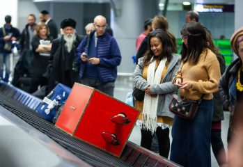 Неординарный чемодан: Сеть покорило видео необычного багажа в "Борисполе"