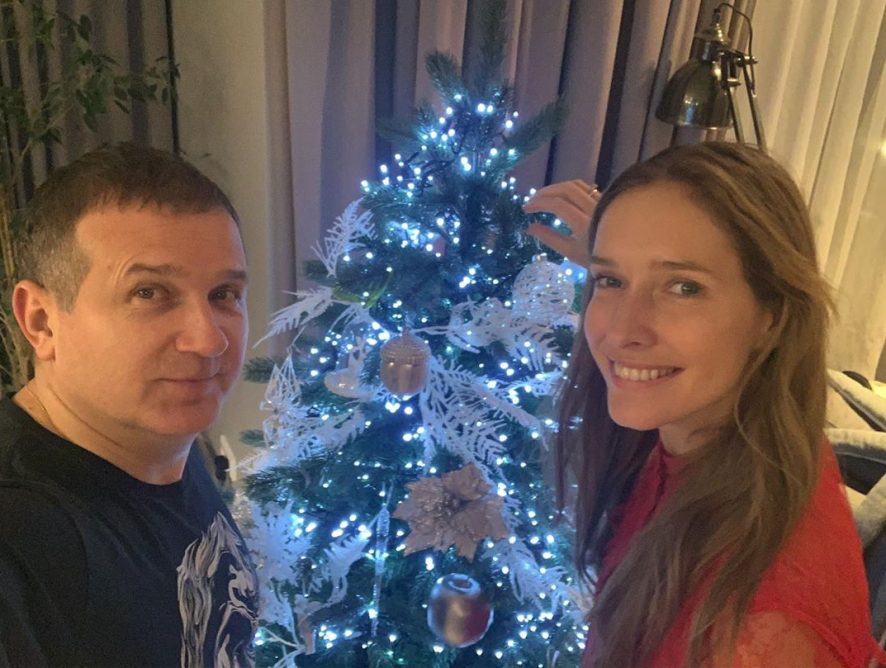 Почти готовы к Новому году: Екатерина Осадчая показала, как украсила елку