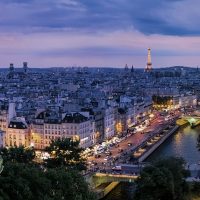 Во Франции перенесли начало летних распродаж