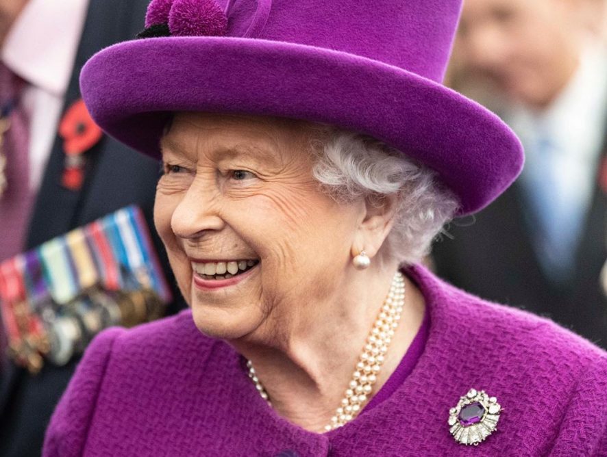 Королева Елизавета II будет продавать собственный эксклюзивный джин
