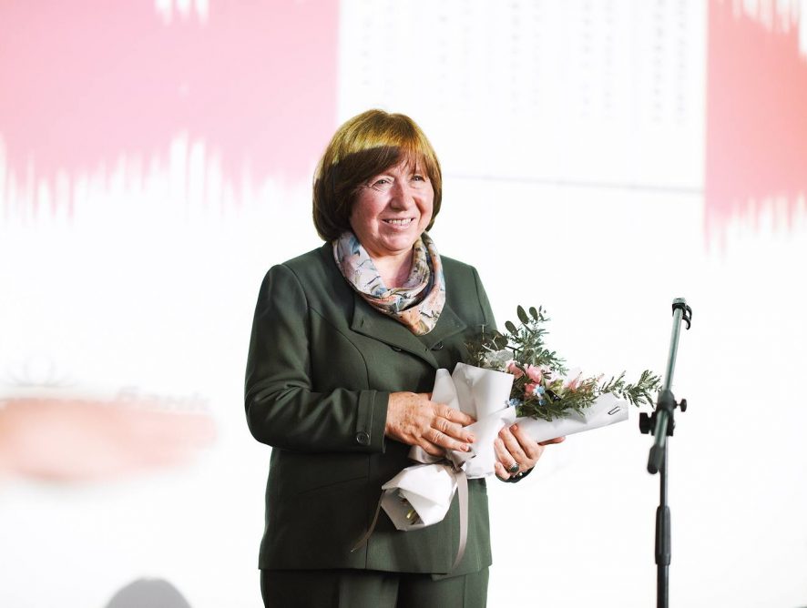 Нобелевский лауреат Светлана Алексиевич откроет издательство для женщин
