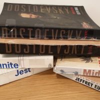 “Книжный убийца”: Сеть возмутил лайфхак британца с книгами