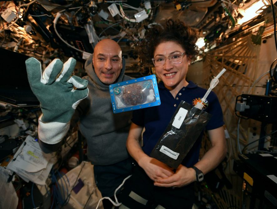 Космическое печенье: на МКС впервые сделали выпечку