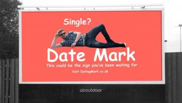 Одинокий британец назначает свидания через рекламный щит