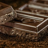 Основы правильного питания: диетолог рассказала, нужно ли отказываться от шоколада, кофе и хлеба