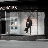 Moncler приобретает бренд-конкурента Stone Island