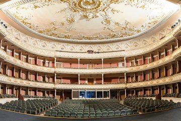 Онлайн-путеводитель от LeMonade: как "пойти" в оперу и послушать классику