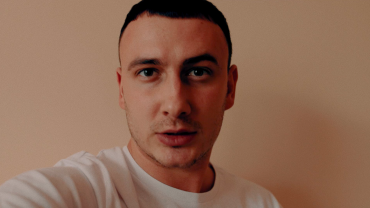 Утюг, дрон и самоизоляция: Ivan NAVI выпустил видеоработу на песню "Тимчасовий релакс"