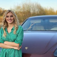 Ирина Федишин в знак благодарности подарила отцу дорогую машину