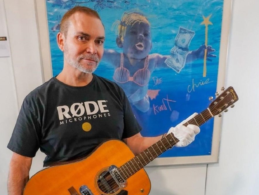 Легендарная гитара Курта Кобейна ушла с молотка за рекордную сумму