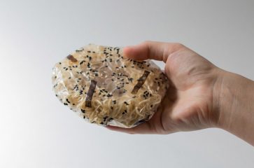 Кухонное ноу-хау: создана упаковка для лапши, которая превращается в соус