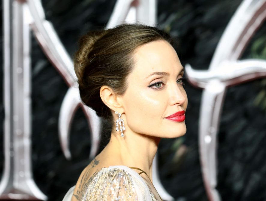 Анджелина Джоли дала советы, как не стать жертвой домашнего насилия