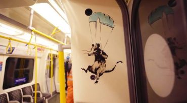 Крысы Бэнкси в вагоне метро: неуловимый уличный художник создал новые работы