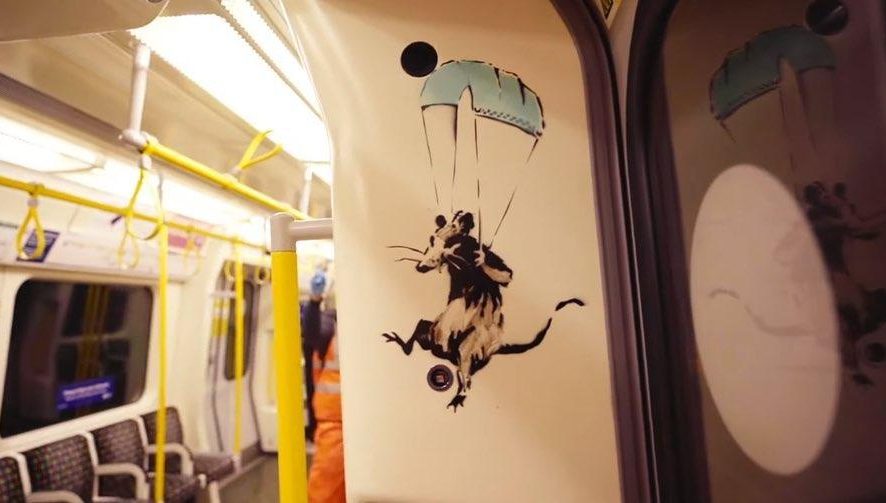 Крысы Бэнкси в вагоне метро: неуловимый уличный художник создал новые работы