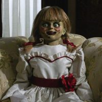 В Сети опубликовали ролик, чем занималась кукла Аннабель в самоизоляции
