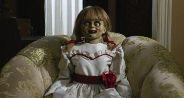 В Сети опубликовали ролик, чем занималась кукла Аннабель в самоизоляции
