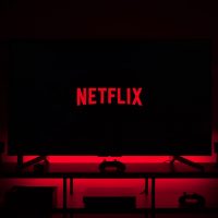 Композитор Ханс Циммер создал музыку для вступительного ролика Netflix