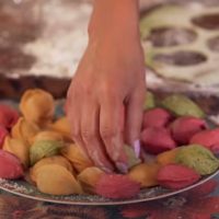 Рецепт цветных равиоли с лососем от героини шоу “Звана вечеря” Олеси Филимоненко