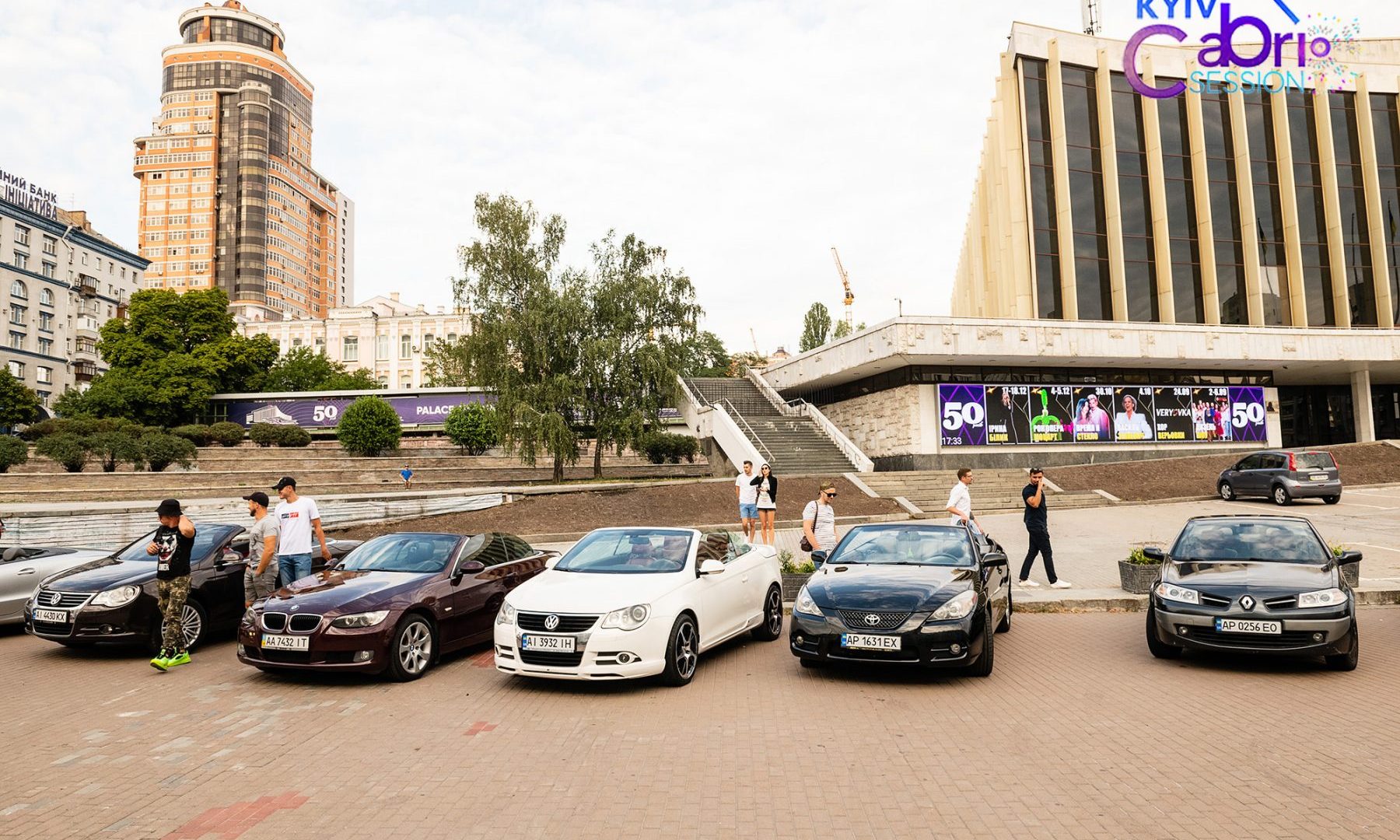 100 кабриолетов и дискотека: в Киеве впервые состоялся фестиваль KYIV CABRIO SESSION