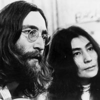 Убийца Джона Леннона спустя сорок лет извинился перед вдовой музыканта