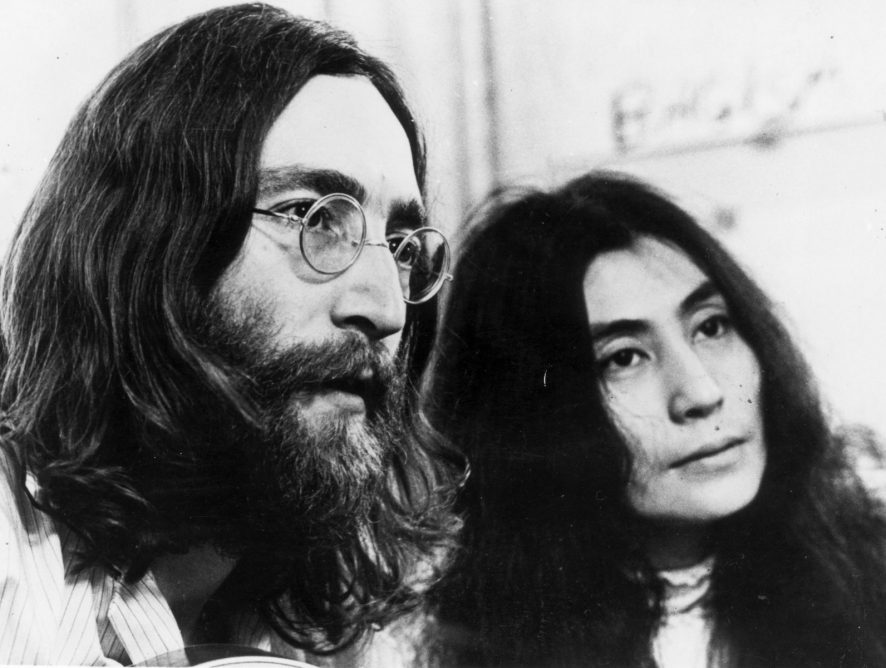 Убийца Джона Леннона спустя сорок лет извинился перед вдовой музыканта