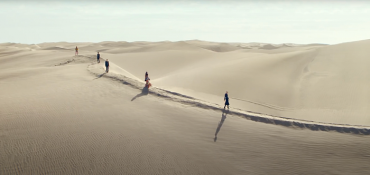 Saint Laurent создал виртуальную сцену для показа весенне-летней коллекции в пустыне