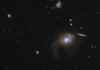 "Страна чудес" : телескоп Hubble снял далекую галактику