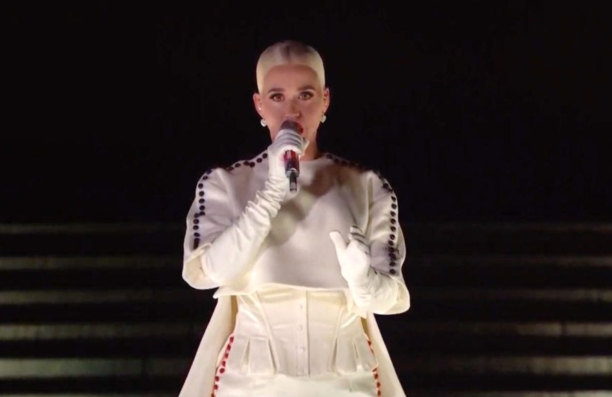 Інавгурація Джо Байдена: Кеті Перрі зачарувала білим вбранням на концерті Celebrating America