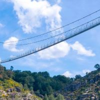 Тільки для сміливих: у Португалії відкрили найдовший підвісний міст