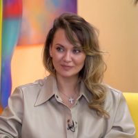 “Тепер вона — серйозна міська леді”: Анна Саліванчук повернулася в ситком “Одного разу під Полтавою”